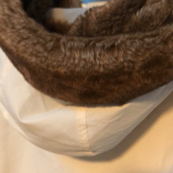 Marmot fur hoodie vest woman’s size L - Picture 7 of 10